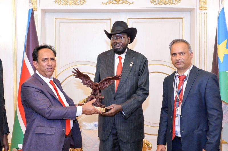 Dato Arshad presenting a gift to HE Salva Kiir Mayardit, President of South Sudan